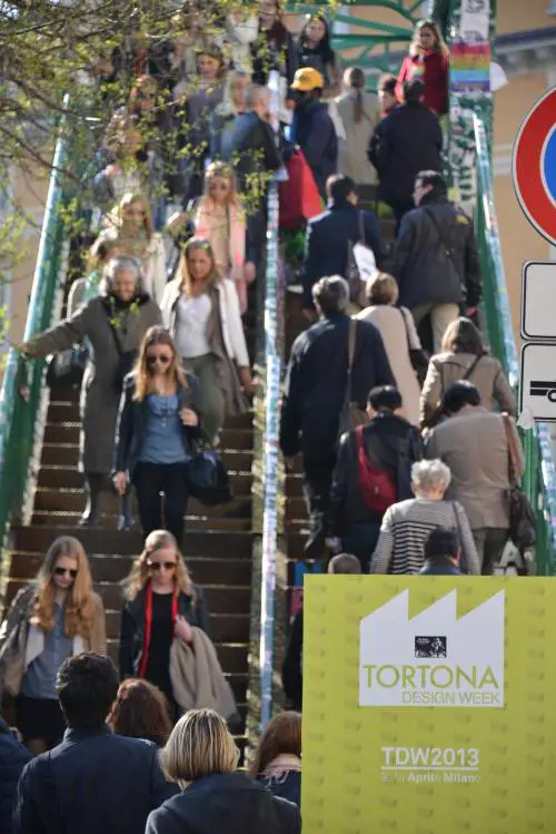 Via Tortona sfida la pioggia In fila nella giostra dei creativi