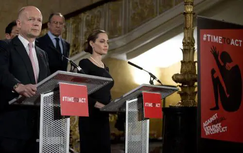 Angelina Jolie al G8