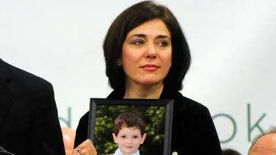 Obama cede il microfono a una mamma delle vittime di Newtown