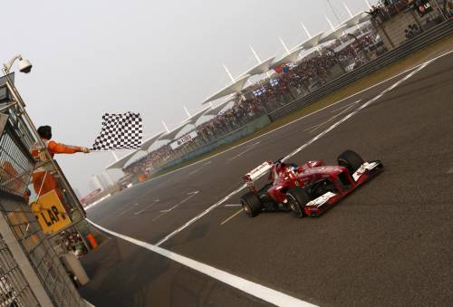 F1, la Ferrari di Alonso trionfa in Cina