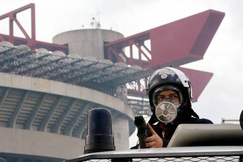 Scontri al Meazza: Milan-Napoli tra i lacrimogeni