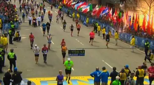 Boston, sangue alla maratona: esplosioni al traguardo