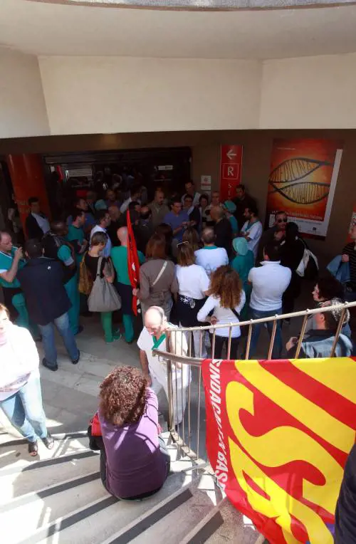 I sindacati occupano l'accettazione al San Raffaele