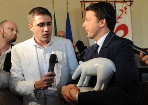 Striscia la notizia consegna un tapiro bianco a Renzi