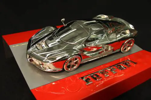 Al Salone del lusso di Montecarlo “LaFerrari” diventa scultura