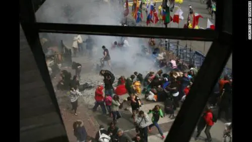 Boston, sospetto attentatore immortalato dalle telecamere