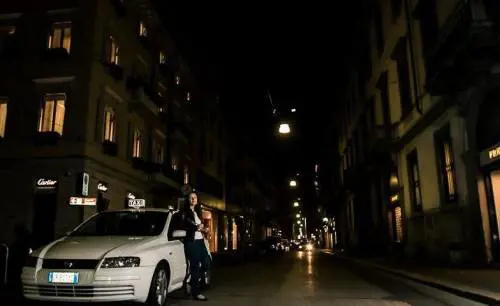 «Sul mio taxi letterario offro una corsa con scrittore a bordo»