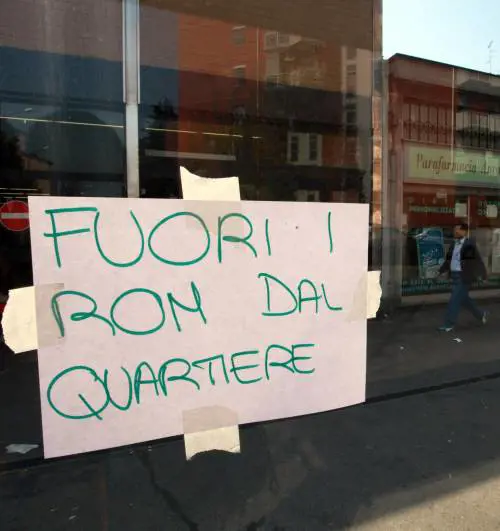 I residenti: "Via le baracche o il corteo non sarà pacifico"