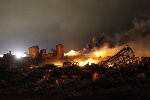 Texas, esplode una fabbrica: si temono decine di vittime