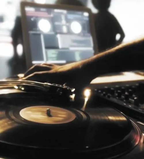 Che musica quel fruscìo Milano festeggia il vinile