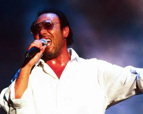 Antonello Venditti furibondo sui social: “Ci hanno fatto chiudere il concerto”