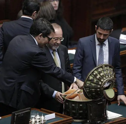 Il «nuovo» capo dello Stato  più forte di faide e cecchini