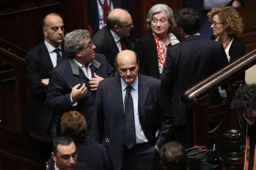 Capannello intorno a Pier Luigi Bersani
