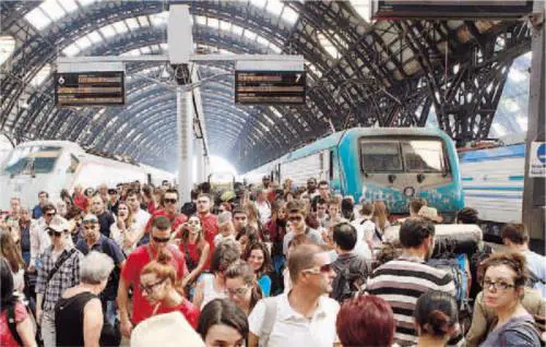 La stazione Centrale? Il regno degli abusivi tra taxi e portabagagli