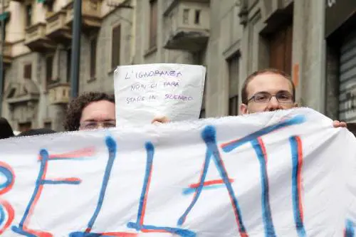 I ricercatori in piazza contro gli animalisti