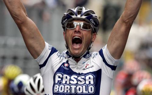Il doping intacca il Giro d'Italia: sospeso il gregario di Nibali. Spunta il nome di Petacchi