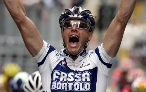 Il doping intacca il Giro d'Italia: sospeso il gregario di Nibali. Spunta il nome di Petacchi