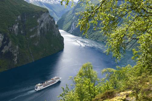 In crociera immersi nella natura del Nord Europa tra i fiordi norvegesi