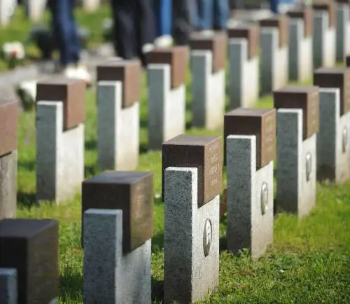 Il 25 aprile di Milano tra cortei e negozi chiusi