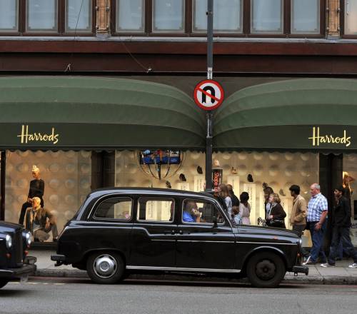 Dalla Regina agli emiri Ora Harrods sbarca nel lusso di Porto Cervo