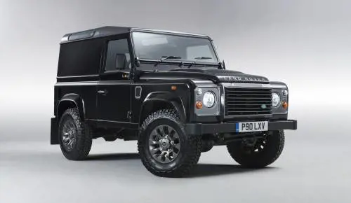 Land Rover Defender LXV 65 anni e non sentirli