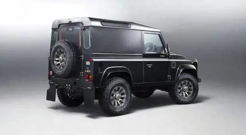 Land Rover Defender LXV 65 anni e non sentirli