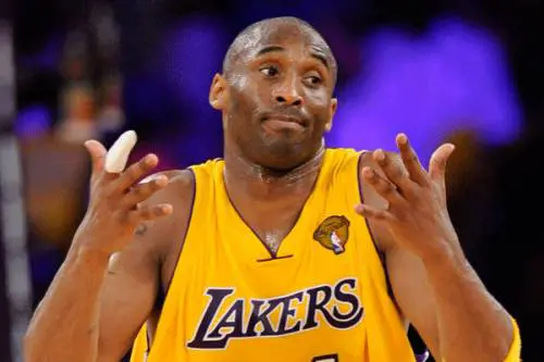 Basket, Kobe Bryant fa causa alla madre