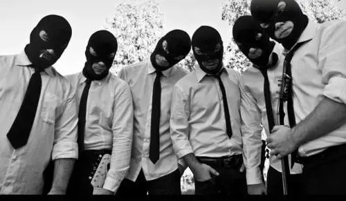 Il punk che ama viaggiare sulla Corsia di sorpasso