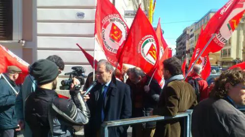 Compagni che licenziano: a casa 42 dipendenti Prc