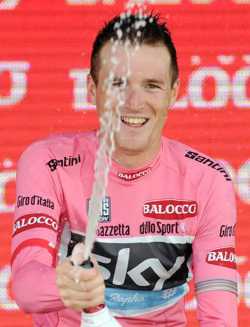 Giro: la Sky di Wiggins domina la cronosquadre. L'italiano Puccio in maglia rosa a Ischia