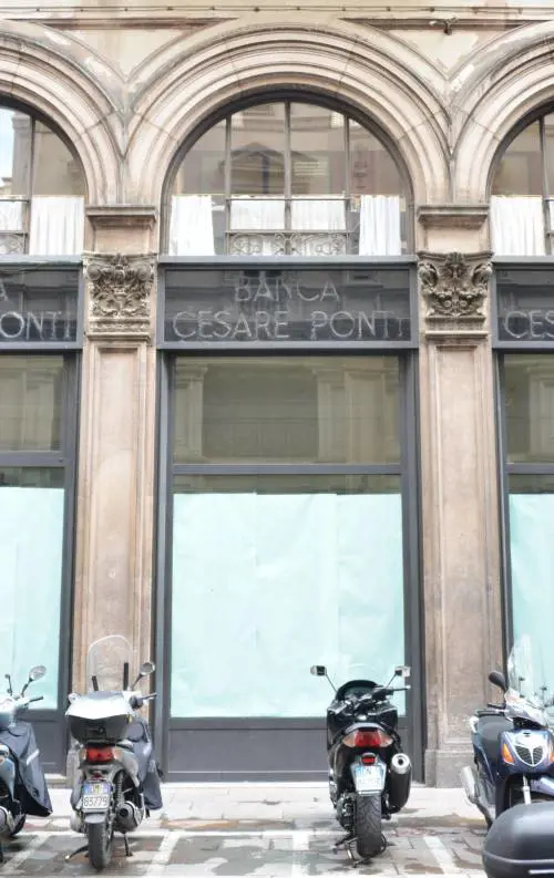 Duomo, nelle vetrine di Banca Ponti nasce il Turista-point