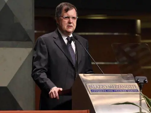 «Il vero nemico è la disoccupazione. Non c'è risanamento senza crescita»