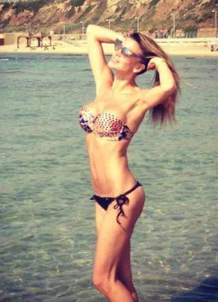 Sexy Galanti tra baci di fuoco e prova costume