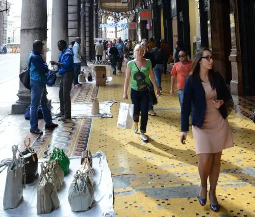Gli ambulanti come cartolina di Genova