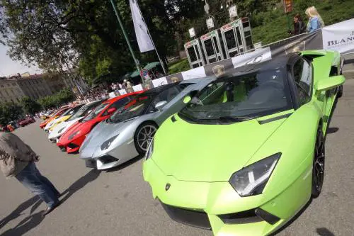 Al Castello 320 bolidi: è il maxi raduno targato Lamborghini