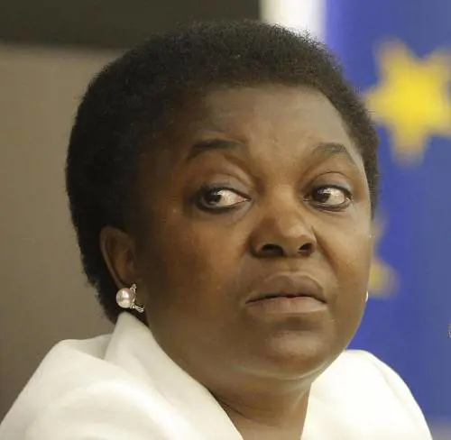 Immigrati, altolà di Grasso: «In Italia solo per partorire»