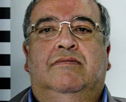 Minorenne vuole abortire Il medico si vende il bebè