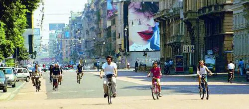 «Domenica a piedi inutile e dannosa»