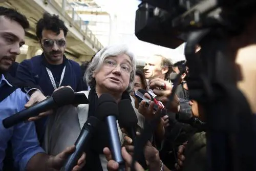 Rosi Bindi all'ingresso dell'assemblea nazionale del P