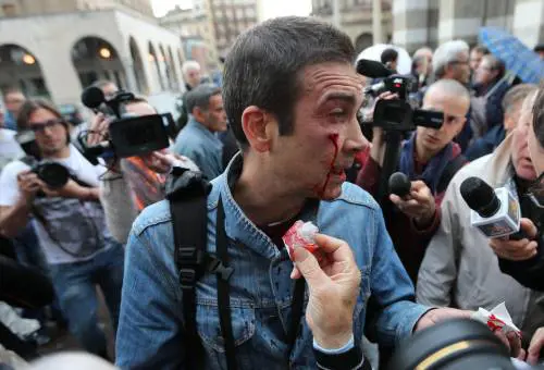 Un militante del Pdl picchiato con pugni e calci dai centri sociali
