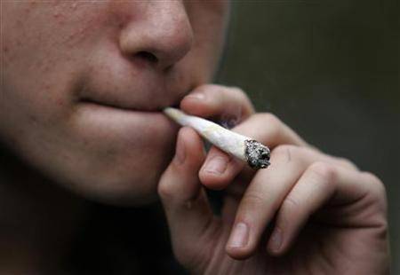Più divieti sul fumo che sulla cannabis. E l'America si spacca