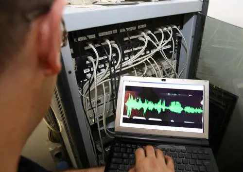 Così banche e stato spiano i cittadini