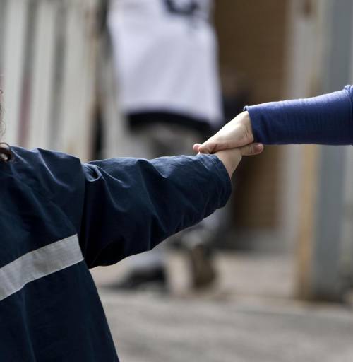 «Bastardo, pulisci la pipì» Manette alle maestre-kapò