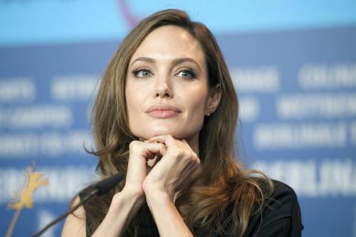 Dopo la mastectomia, Angelina Jolie pensa di asportarsi le ovaie