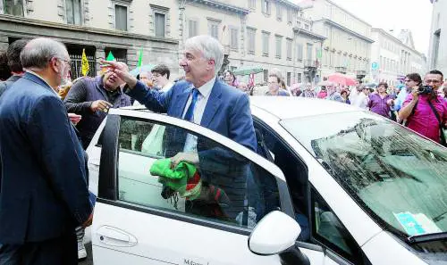 Un abbonamento per i posteggi: Palazzo Marino prova a fare cassa