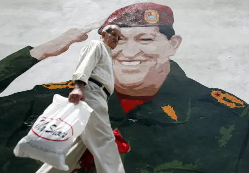 L'ultima sfida del chavismo: carta igienica "por el pueblo"