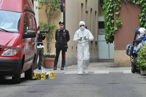 Milano, rapina in gioielleria: i banditi lanciano molotov