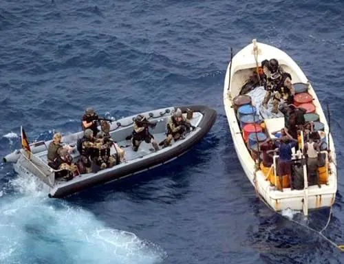 Ecco la pirateria di oggi: tra boss della droga e pescatori col machete
