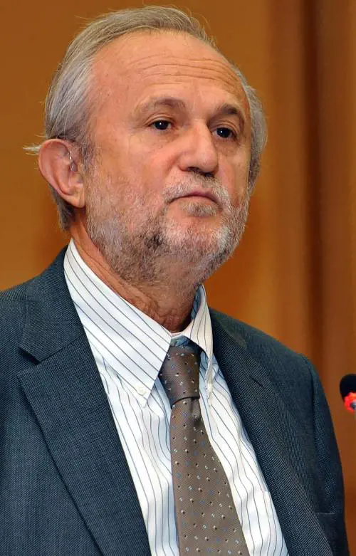 Gli insegnanti hanno scritto al sindaco per dissociarsi dai blitz dell'ex senatore Pd