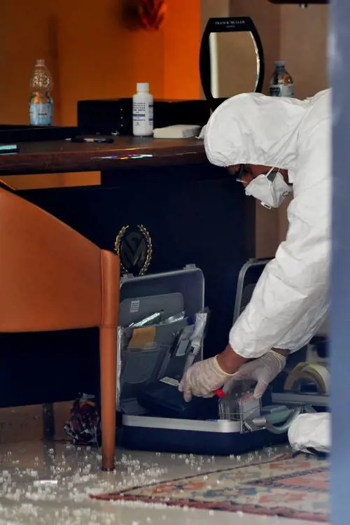 Mazze di ferro, molotov e feriti: rapina choc in centro a Milano